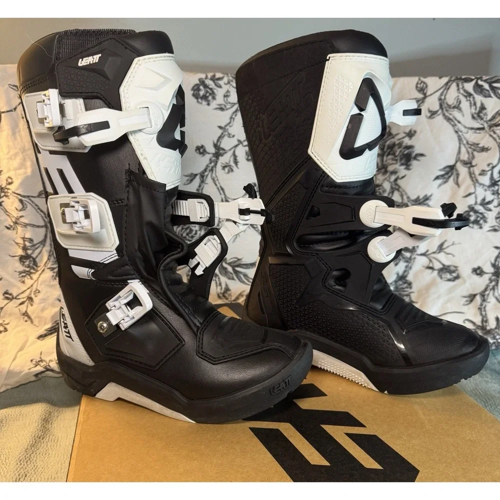 LEATT Black White Side Locking Moto Boots Off-Road Dualzone Sole 3.5 JR - Picture 2 of 11